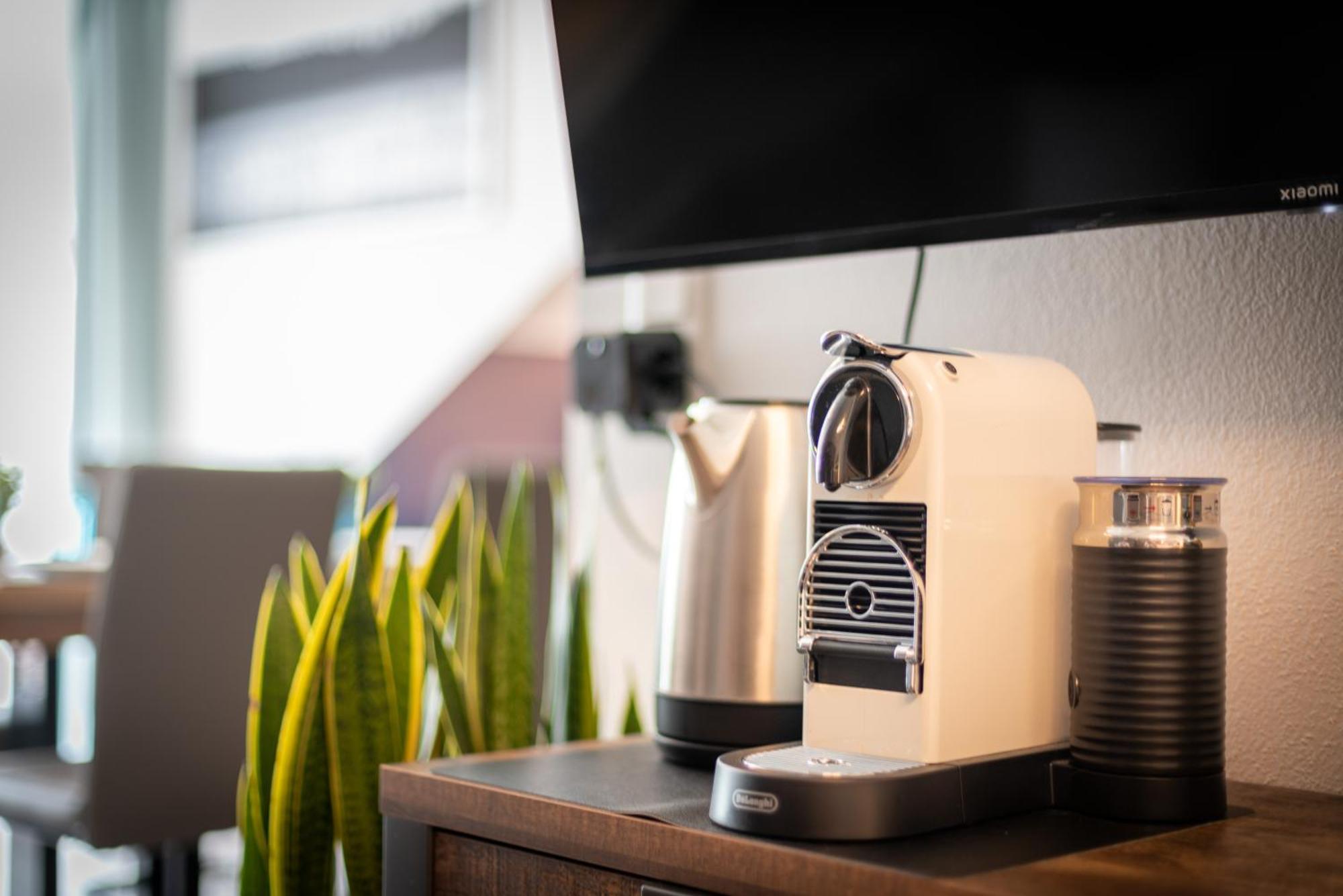 Federnest - Luxus-Studio - Kingsize Boxspringbett - Home-Office Mit Monitor Und Drucker - 11 Min Hbf 杜伊斯堡 外观 照片